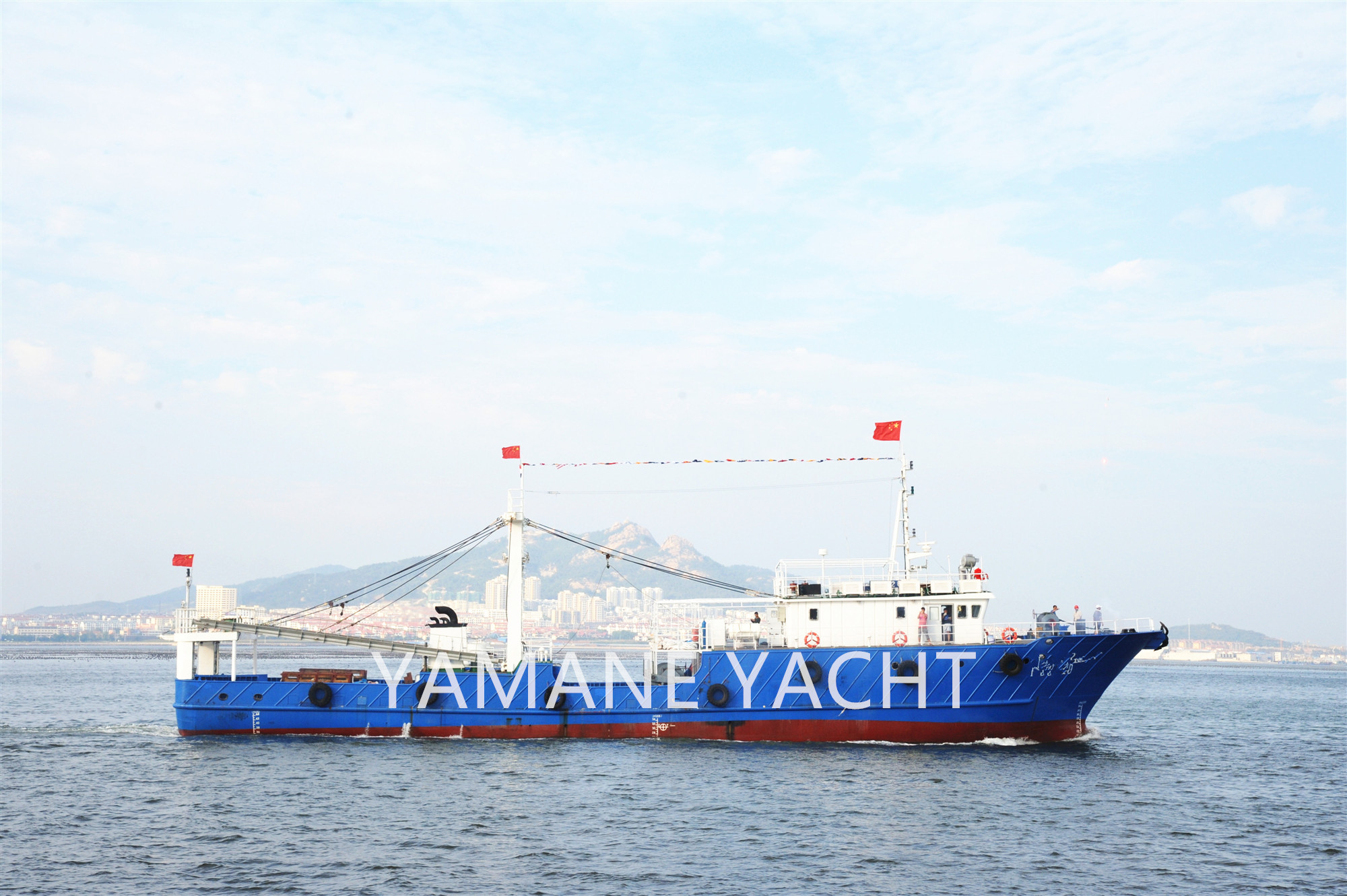 1bateau de pêche en acieryamane
