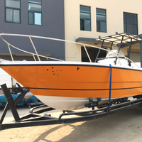 Bateau de pêche en fibre de verre