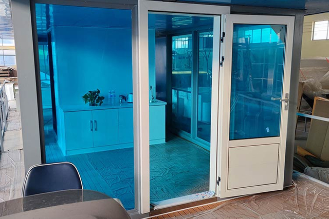 maison-en-aluminium-ponton-bateau-pour-voyage-location-vivre-sur-l'eau1