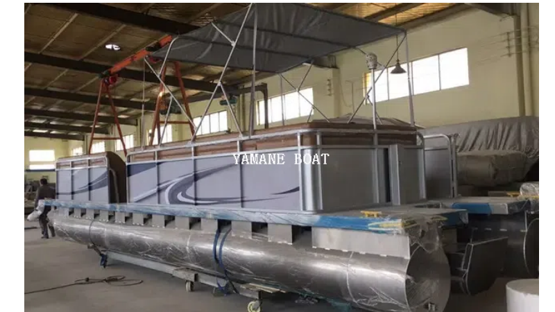 bateau ponton en aluminium