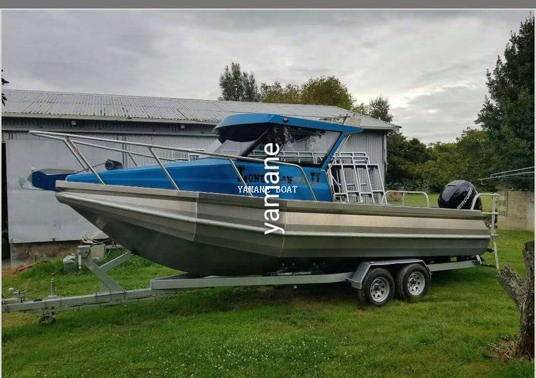 Bateau de pêche en fibre de verre