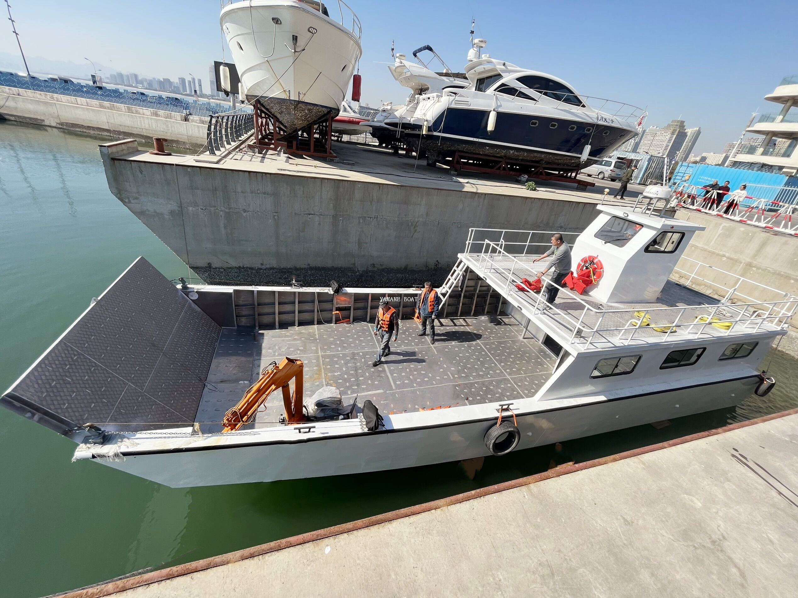 Péniche de débarquement en aluminium de 50 pieds avec deux moteurs hors-bord diesel de 250 ch et une grue 