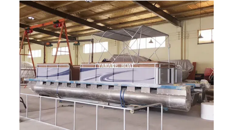 bateau ponton en aluminium