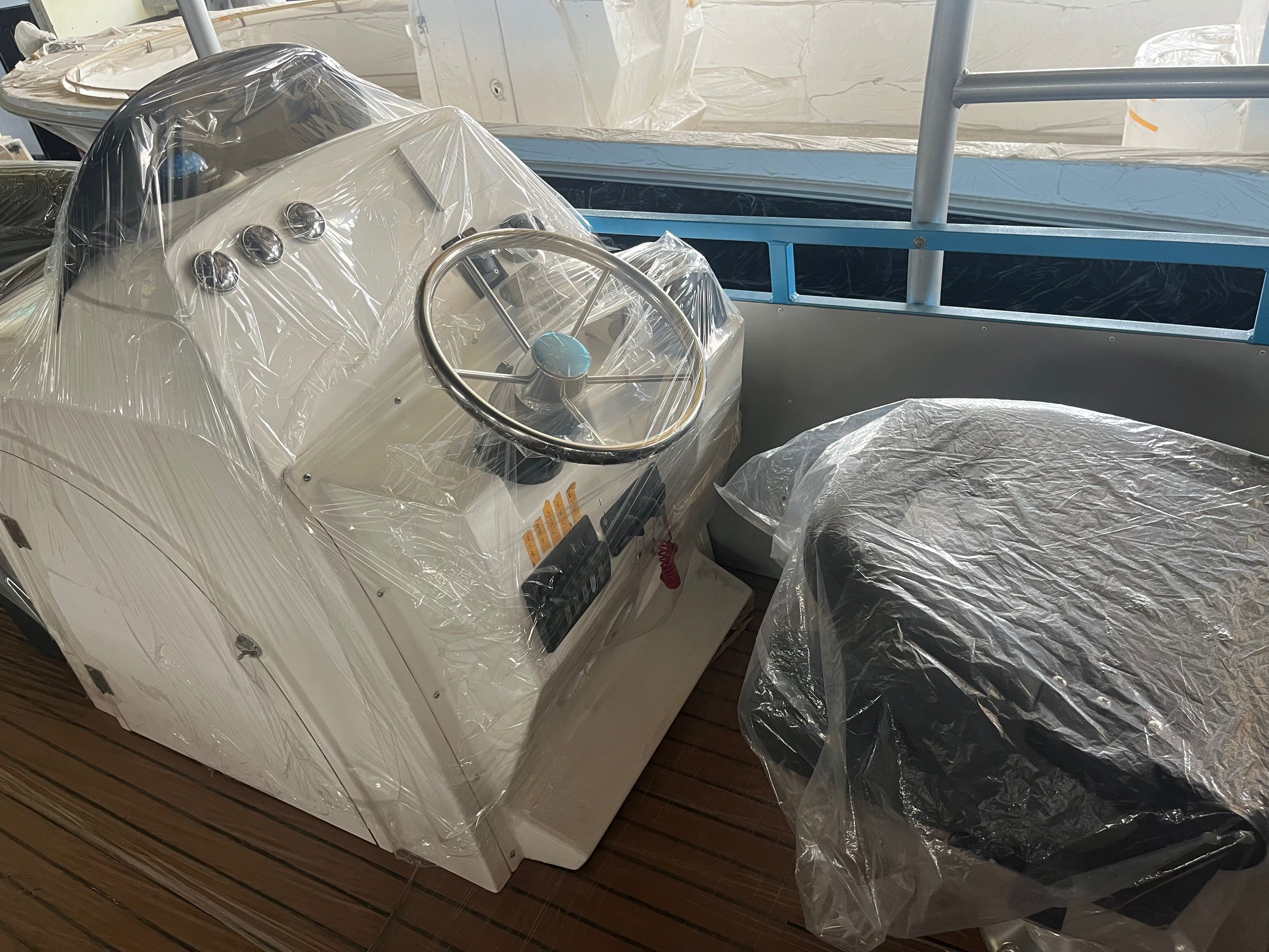 Pontons en aluminium et bateaux de maison et de travail