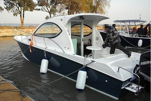 bateau-de-peche-a-cabine-alu-YAMANE--(2)