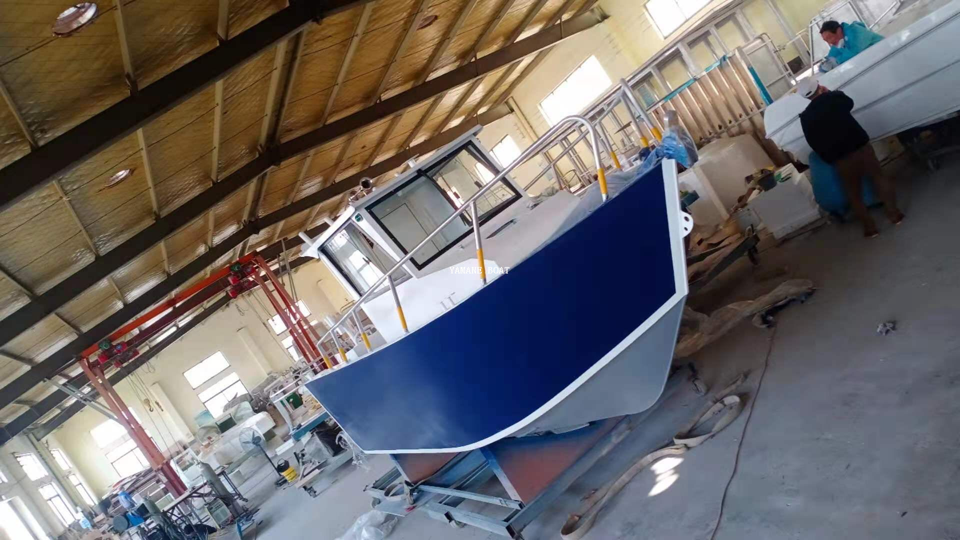 Bateau de loisirs de pêche à cabine complète en aluminium de 7 m 23 pieds