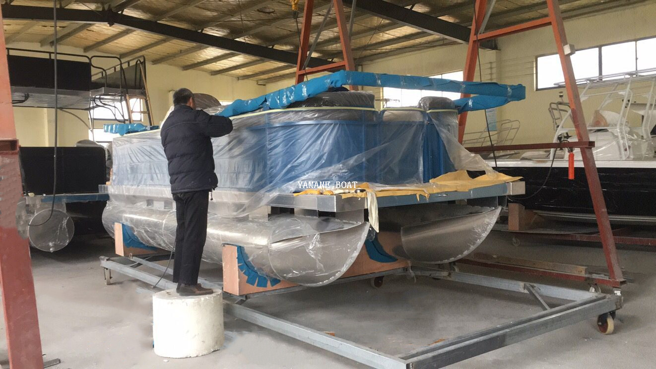 Bateau ponton en aluminium de 5,9 m 