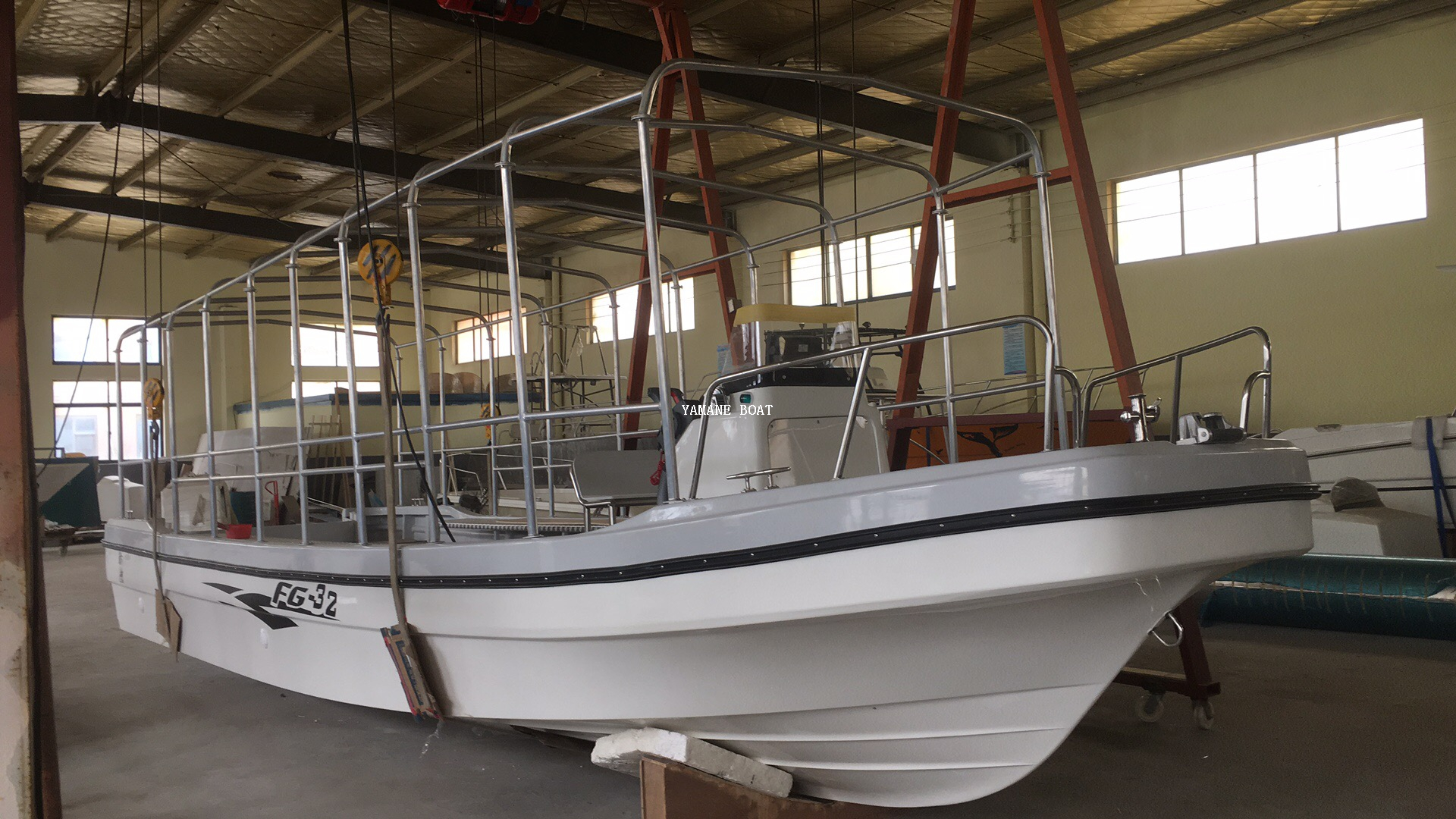 Bateau Panga avec toilettes et salle de repos