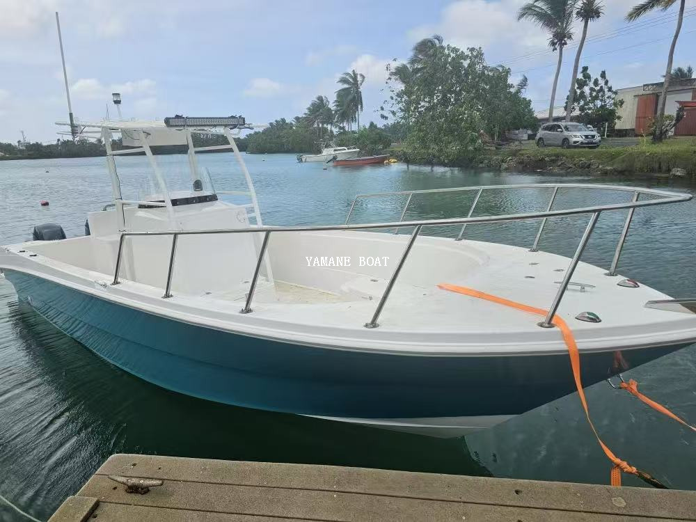 Bateau de pêche en fibre de verre de 27 pieds