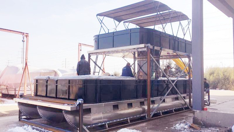 Bateau ponton océanique commercial avec plateforme de baignade