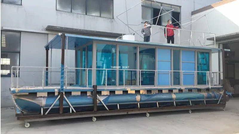 bateau ponton en aluminium