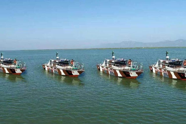 Bateau-de-travail-en-fibre-de-verre-et-aluminium-patrouille-pilote-sauvetage-police-militaire-ambulance-pour-gouvernement-et-groupe