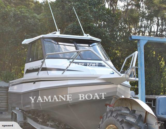 Bateau de pêche en fibre de verre