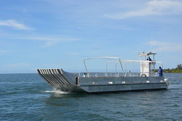 chaland-de-debarquement-en-aluminium-pour-le-transport-de-cargos-de-personnes-et-de-travaux
