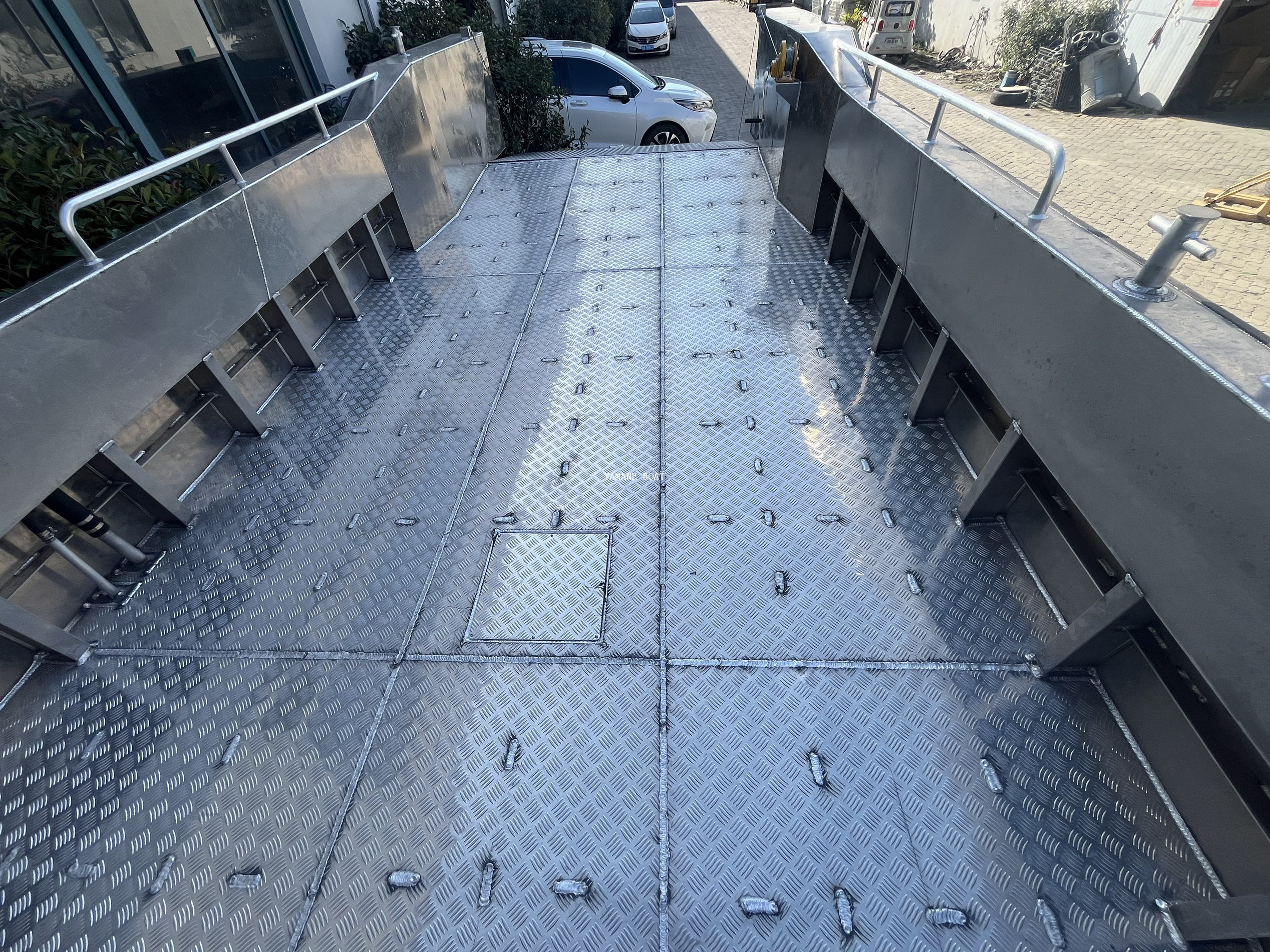 Péniche de débarquement en aluminium de 10 m avec nez poussoir en caoutchouc lourd