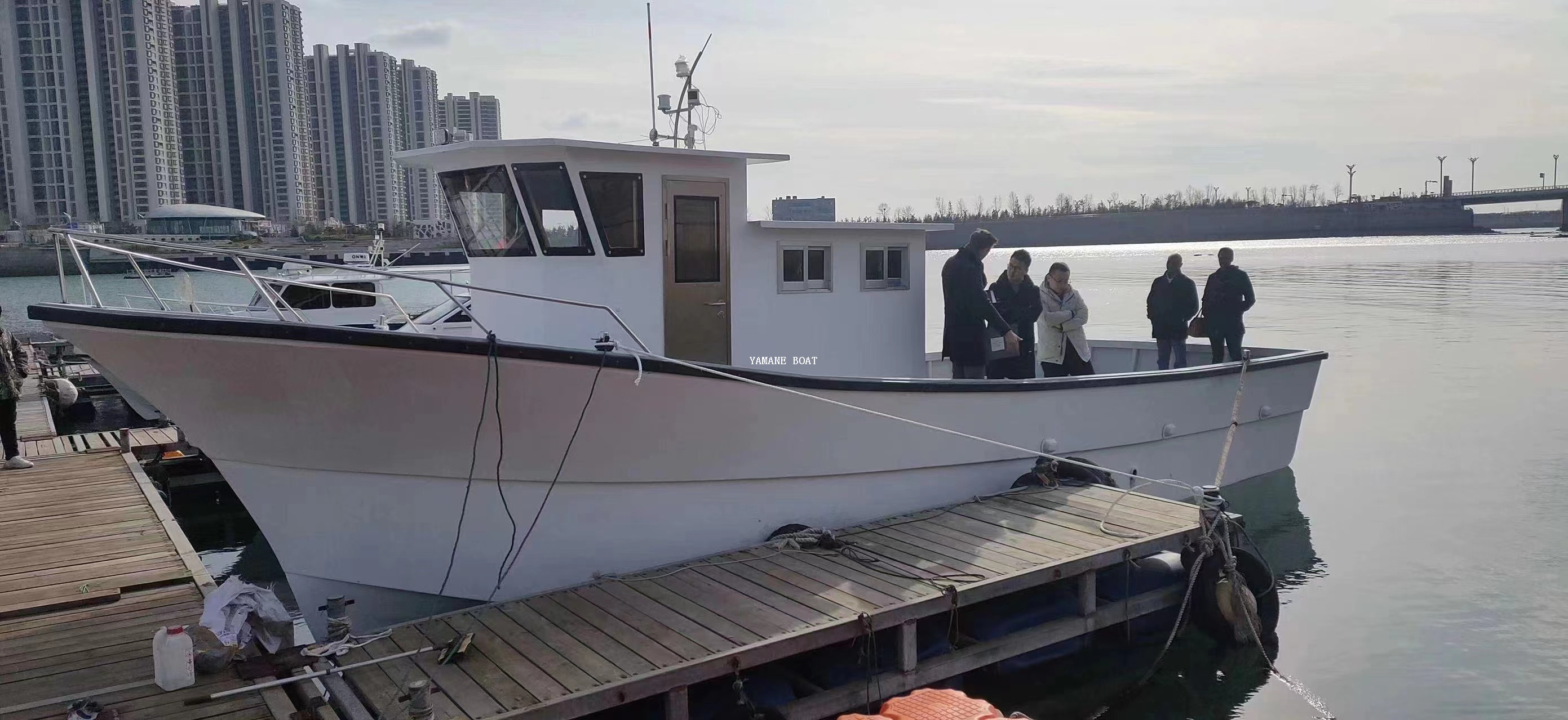 Bateau de travail de pêche en mer de cabine commerciale en fibre de verre de 12,3 m