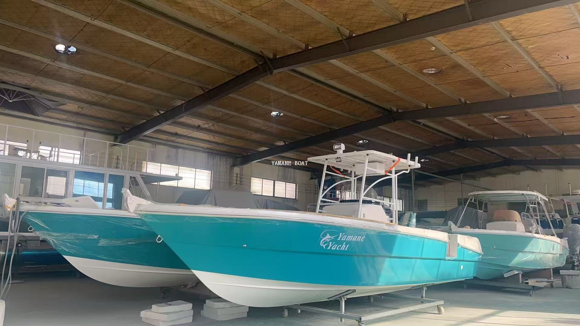 Bateau de pêche en fibre de verre de 27 pieds